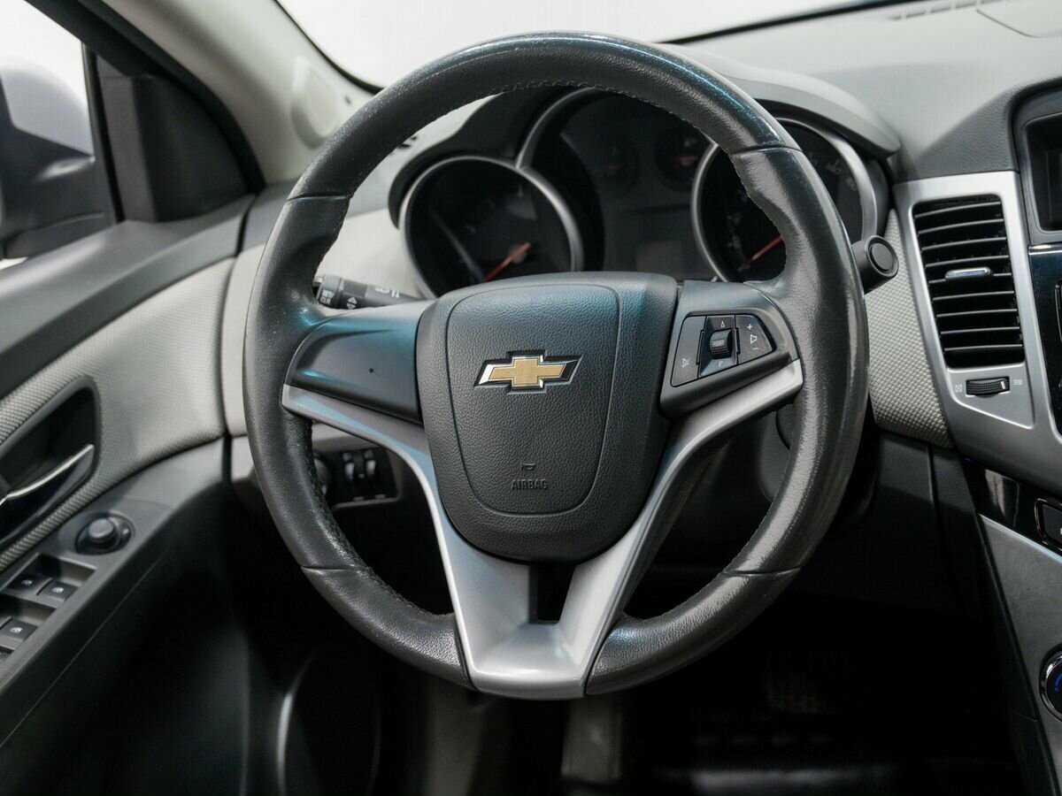 Chevrolet Cruze с пробегом — 2009 год. Фото: #10