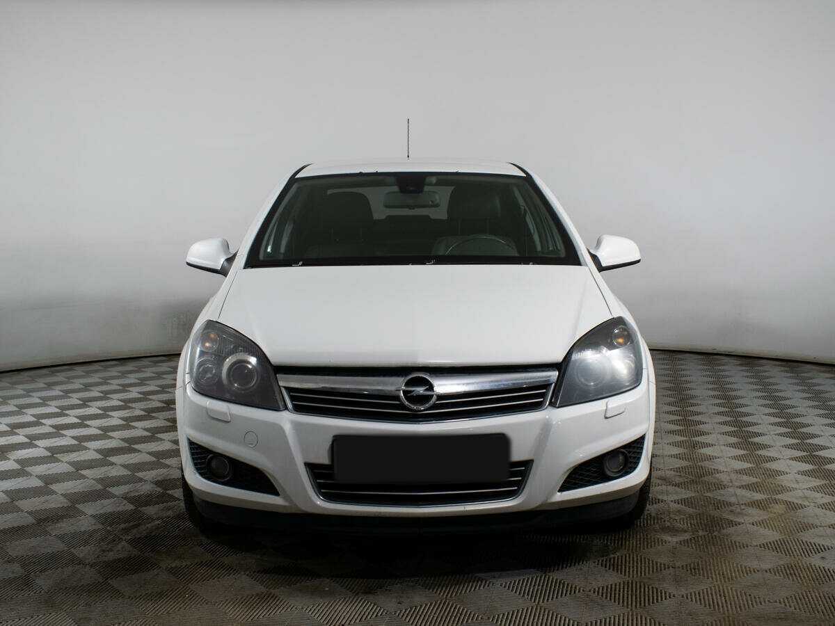 Opel Astra с пробегом — 2011 год. Фото: #1