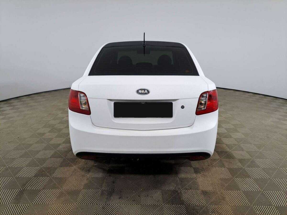 Kia Rio с пробегом — 2011 год. Фото: #5