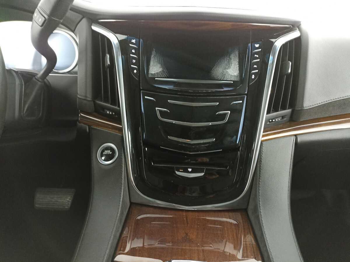 Cadillac Escalade с пробегом — 2016 год. Фото: #12