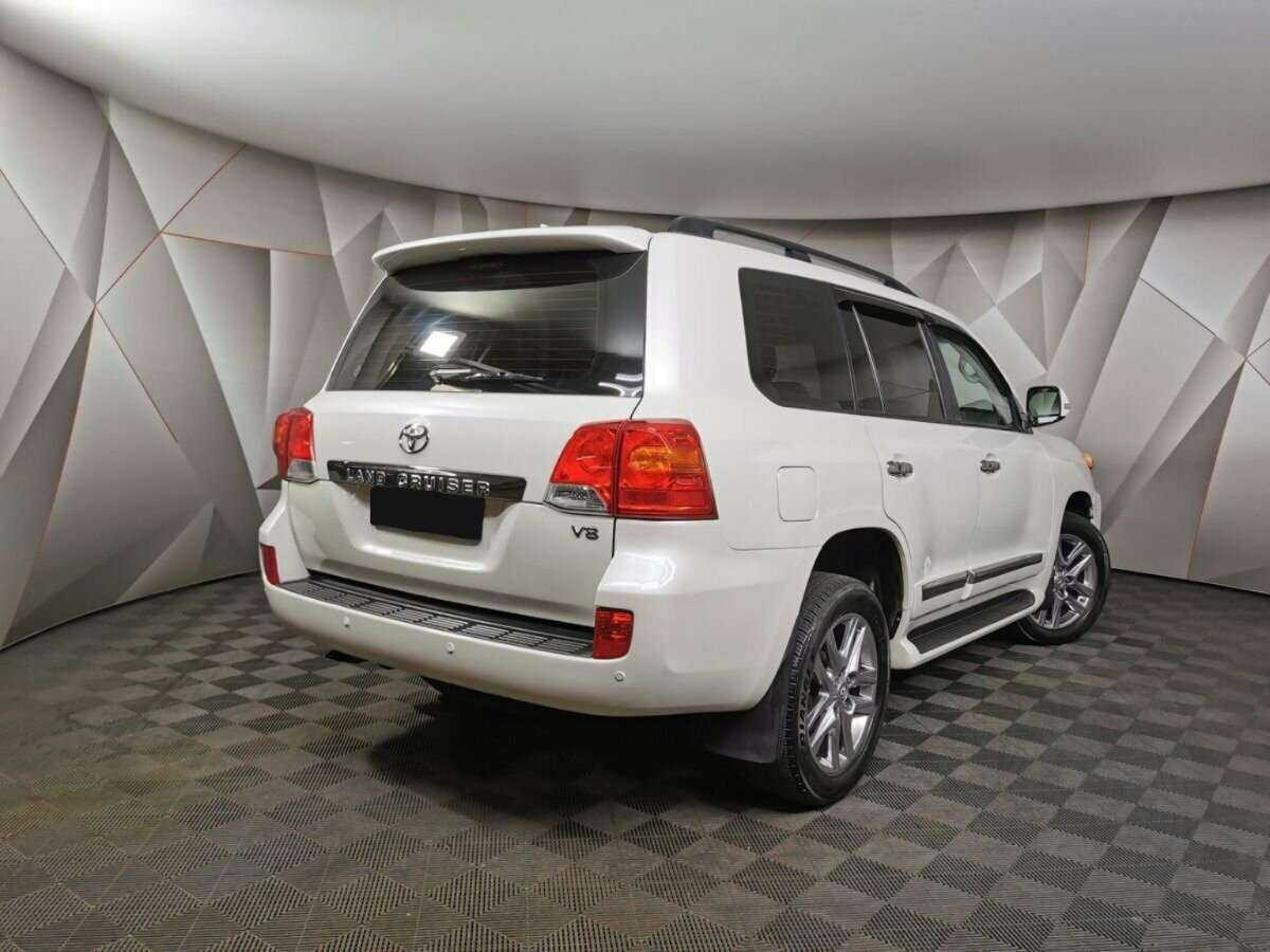 Toyota Land Cruiser с пробегом — 2015 год. Фото: #1