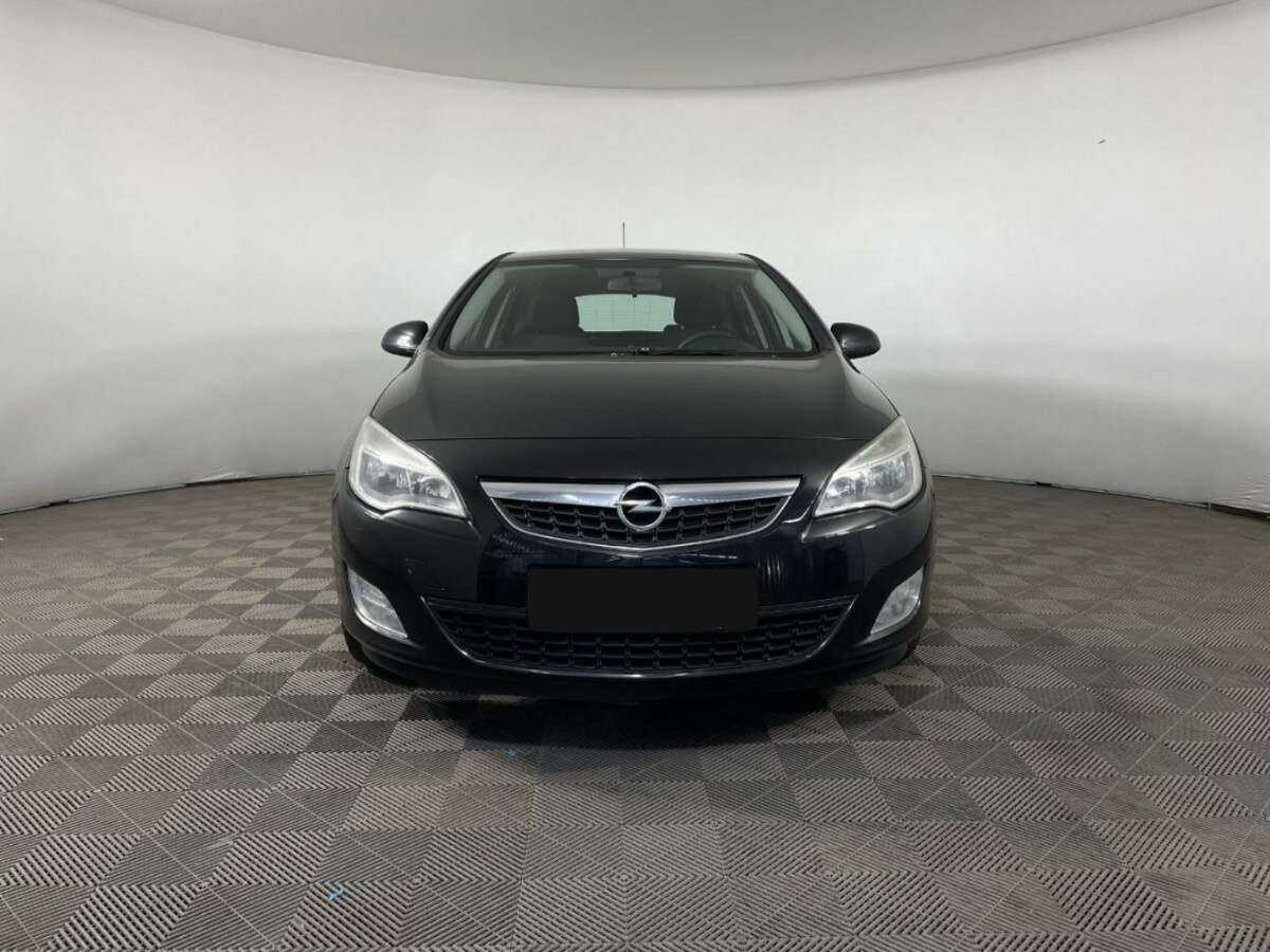 Opel Astra с пробегом — 2011 год. Фото: #1