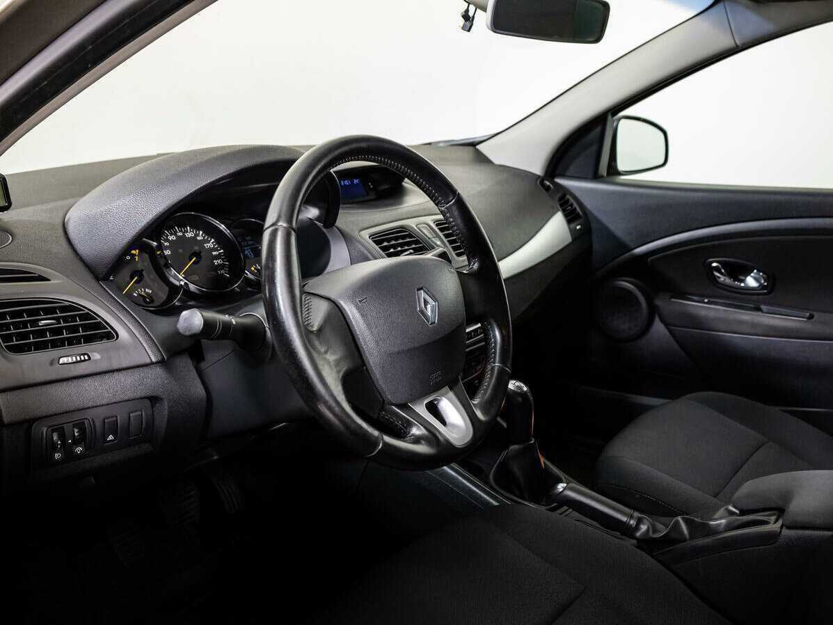 Renault Megane с пробегом — 2012 год. Фото: #10