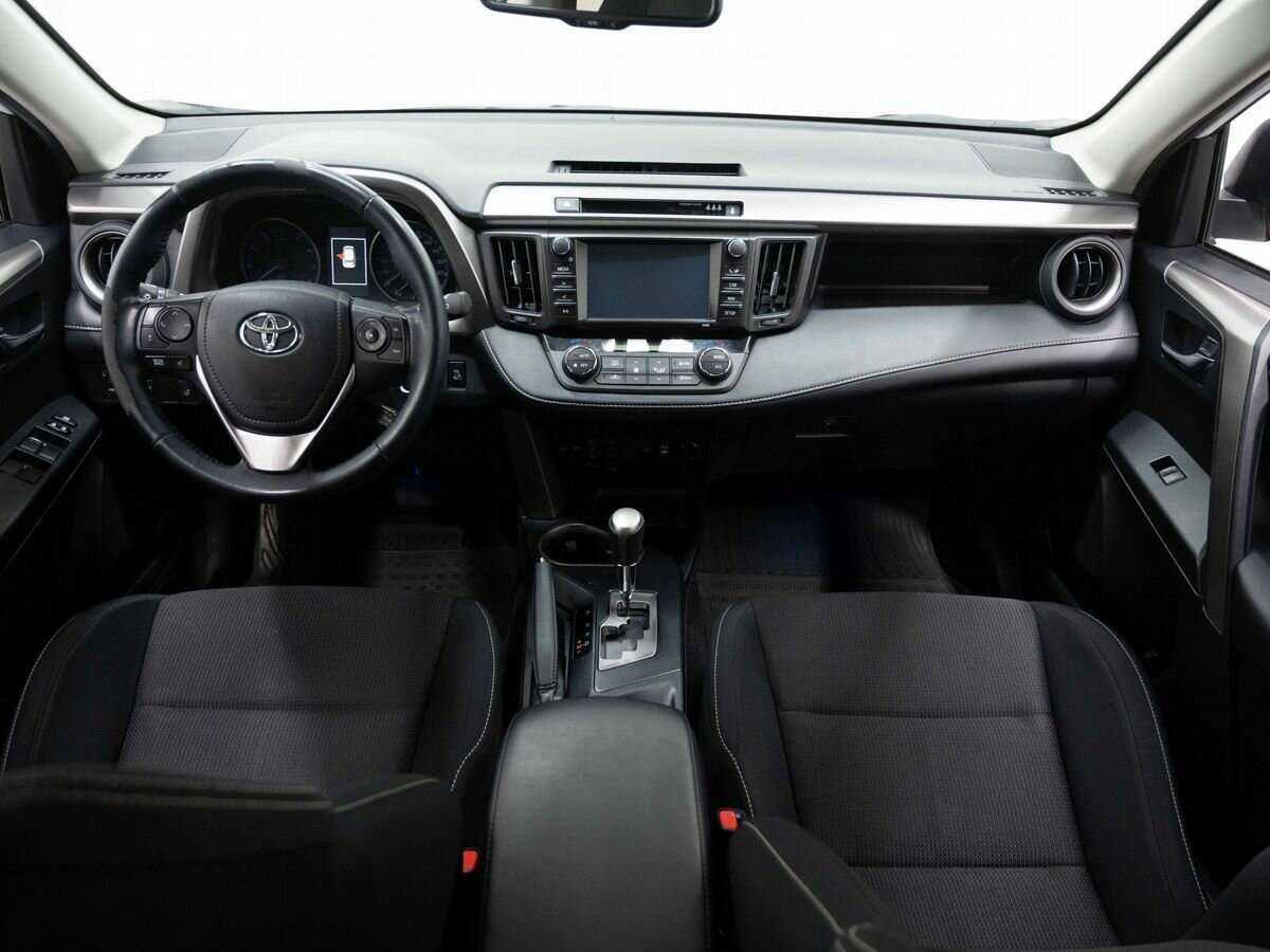 Toyota RAV4 с пробегом — 2017 год. Фото: #10