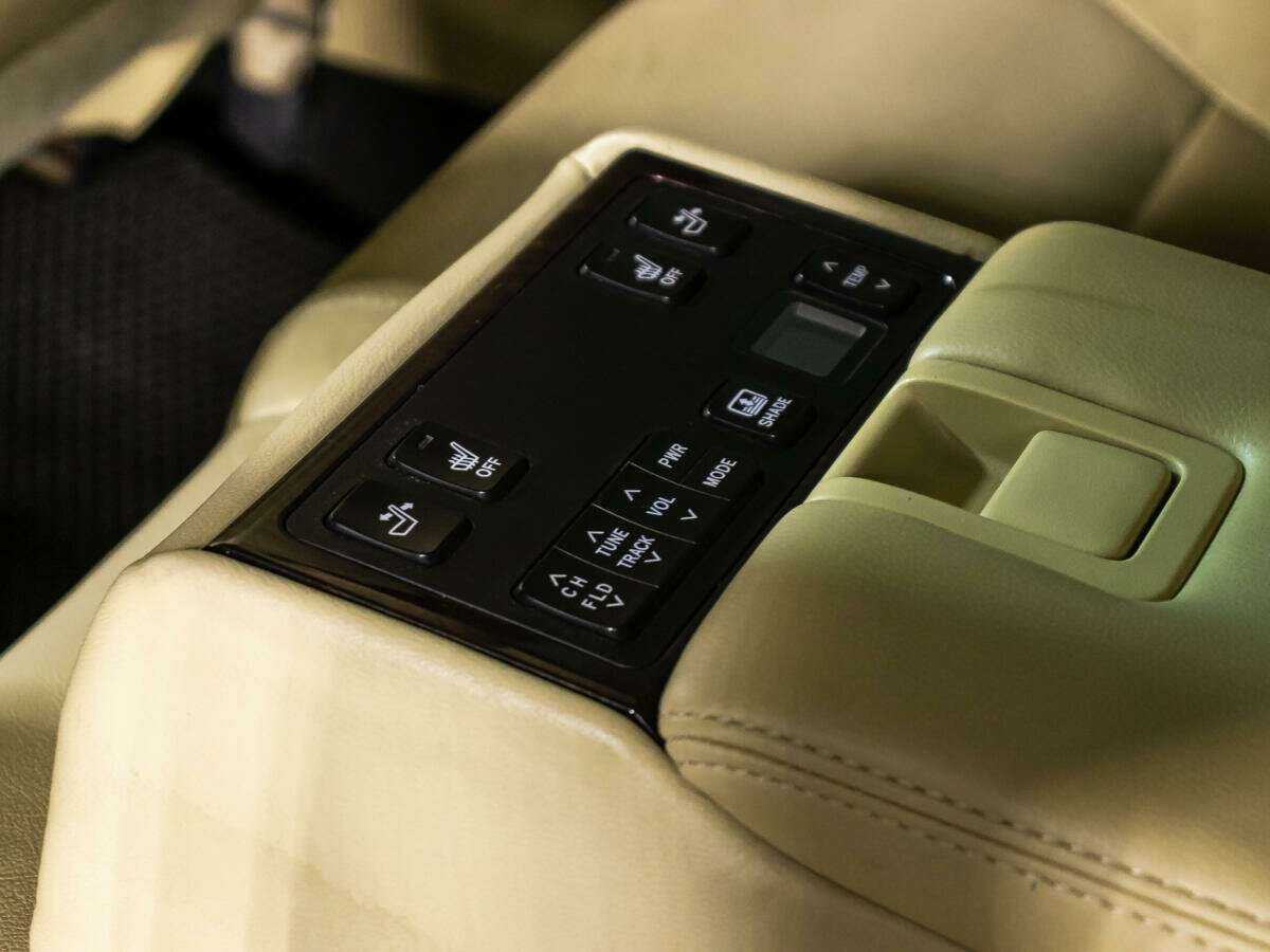 Toyota Camry с пробегом — 2017 год. Фото: #21