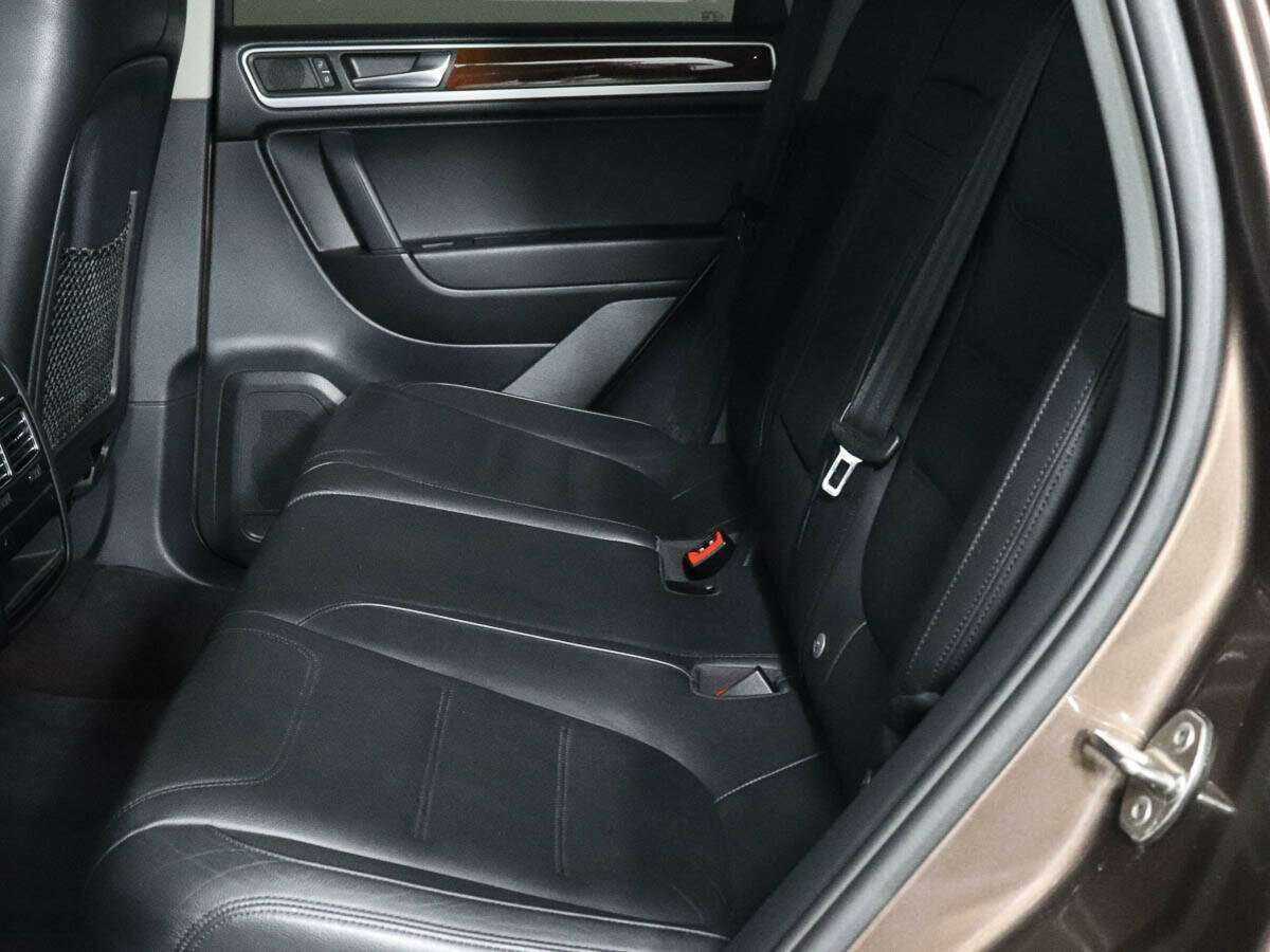 Volkswagen Touareg с пробегом — 2010 год. Фото: #6