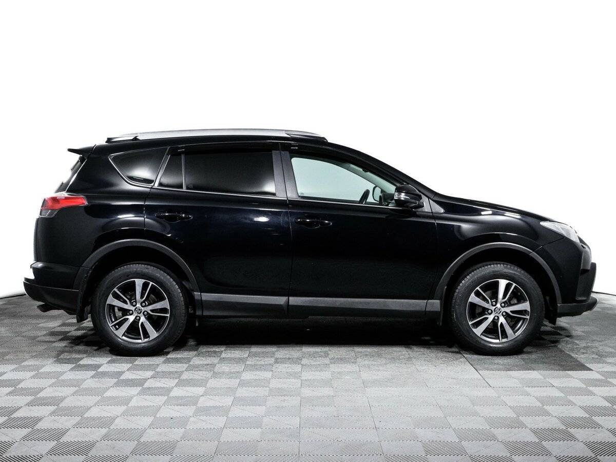 Toyota RAV4 с пробегом — 2017 год. Фото: #3