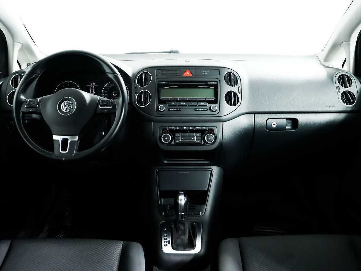 Volkswagen Golf Plus с пробегом — 2010 год. Фото: #9