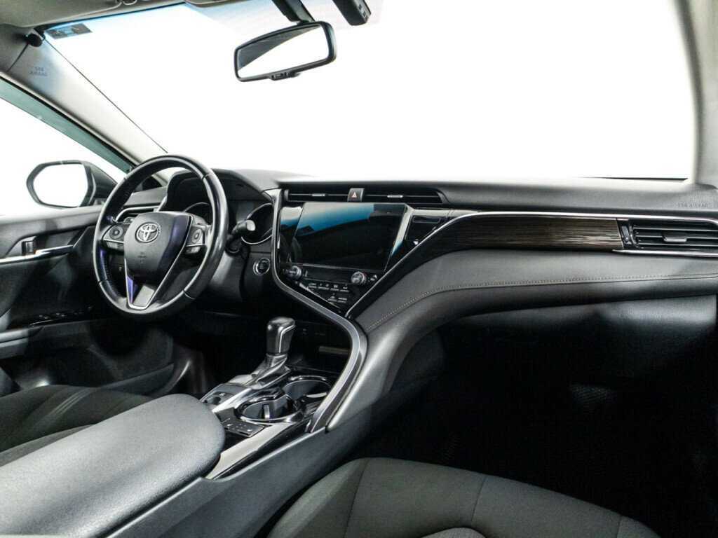 Toyota Camry с пробегом — 2021 год. Фото: #8