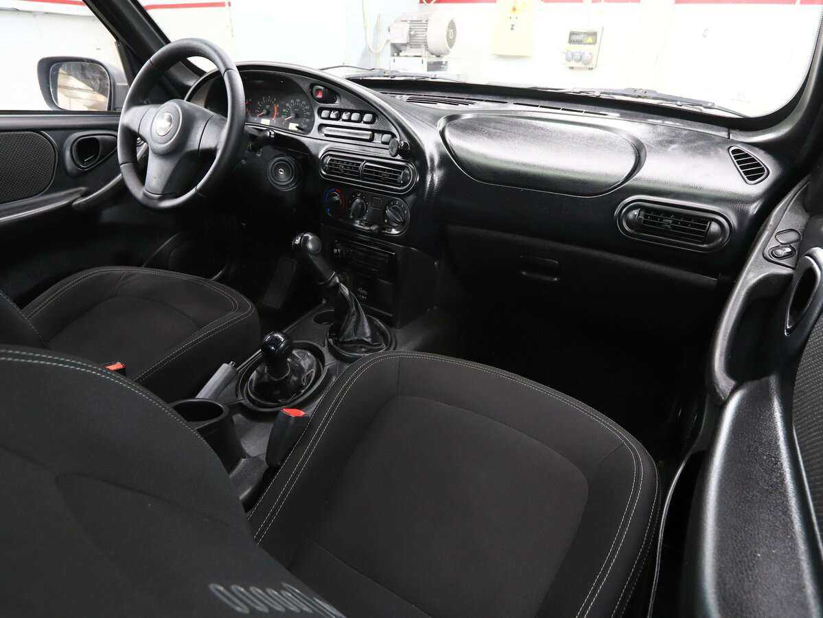 Chevrolet Niva с пробегом — 2011 год. Фото: #12