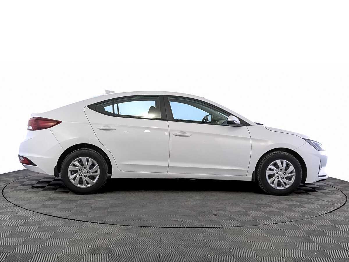 Hyundai Elantra с пробегом — 2019 год. Фото: #3