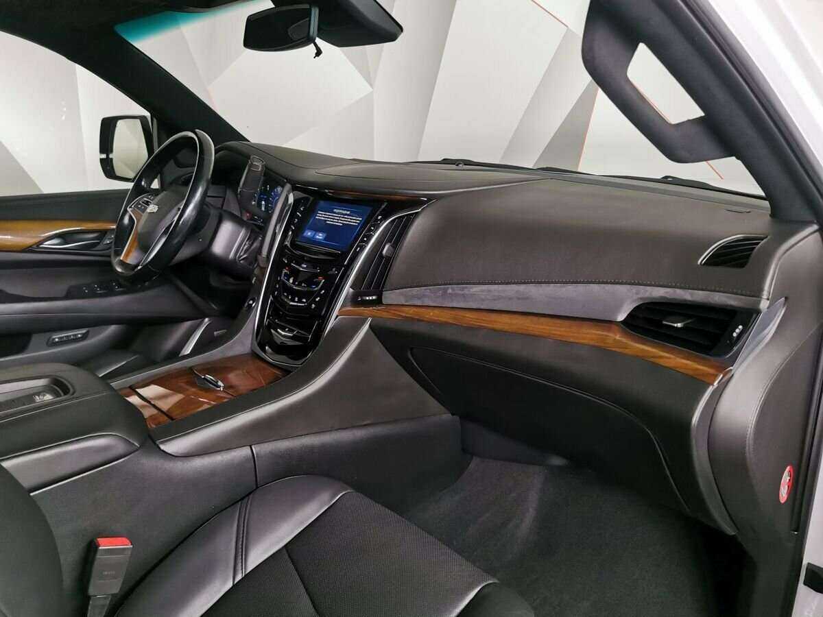 Cadillac Escalade с пробегом — 2016 год. Фото: #8