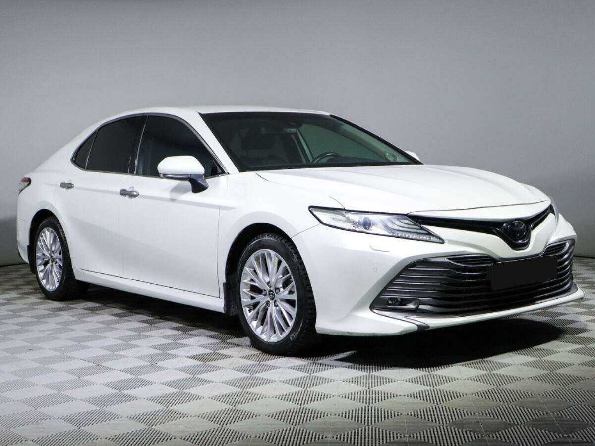 Toyota Camry с пробегом — 2018 год. Фото: #2