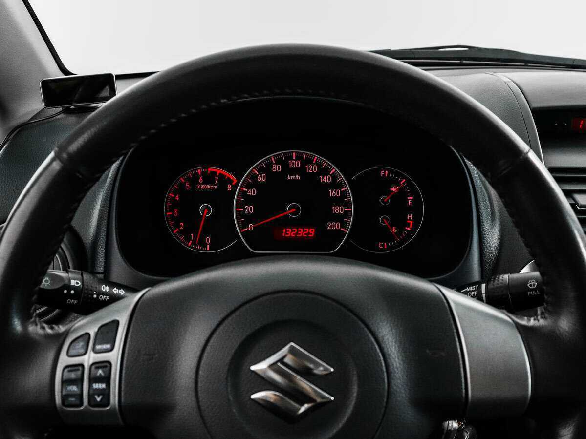 Suzuki SX4 с пробегом — 2008 год. Фото: #16