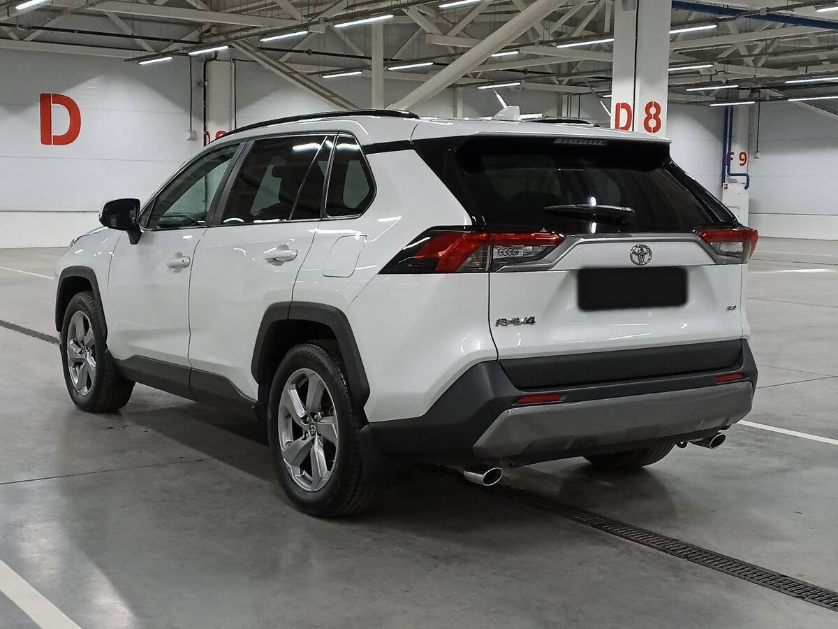 Toyota RAV4 с пробегом — 2021 год. Фото: #6