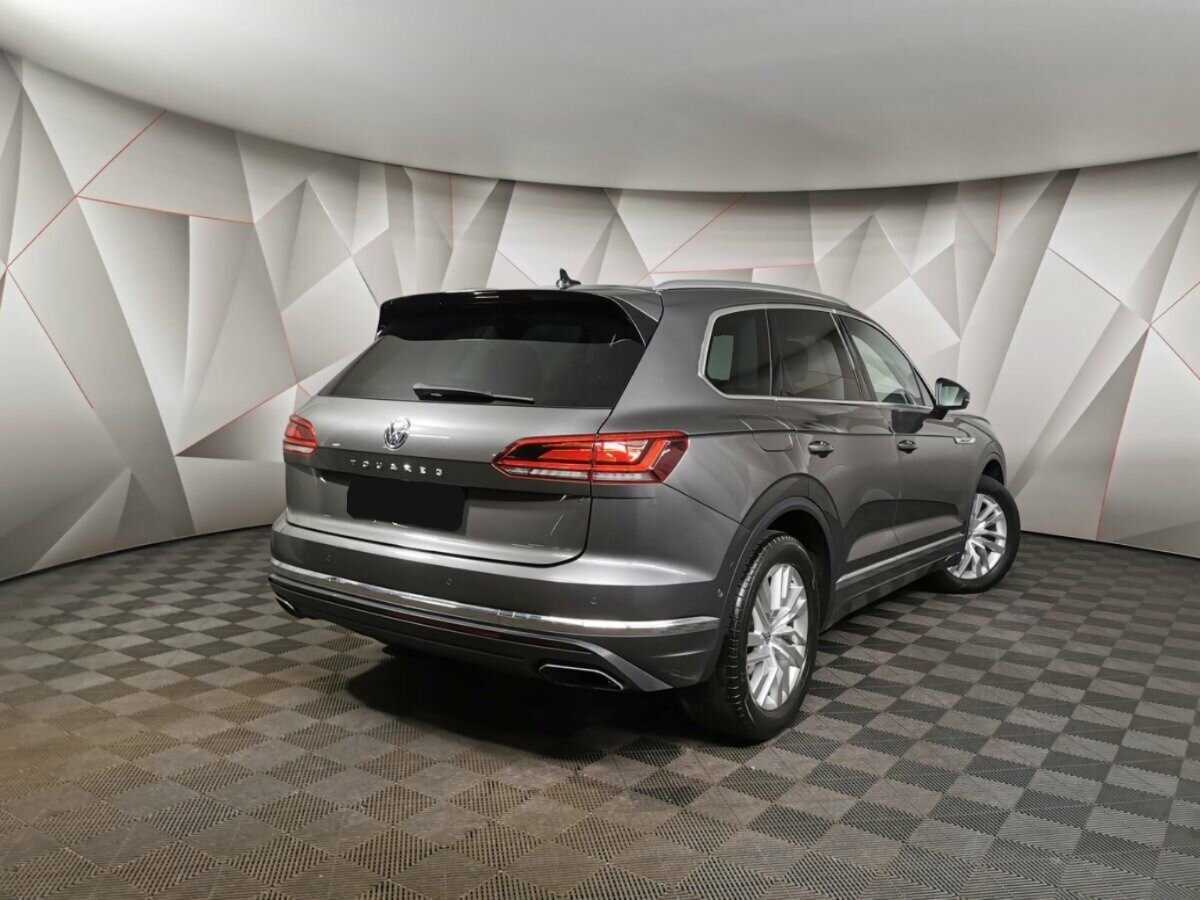 Volkswagen Touareg с пробегом — 2019 год. Фото: #1