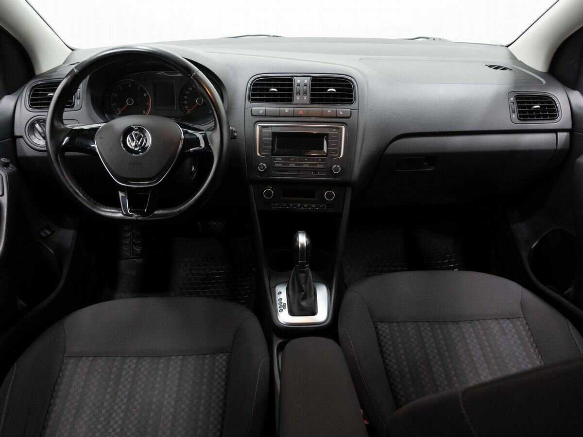 Volkswagen Polo с пробегом — 2016 год. Фото: #13