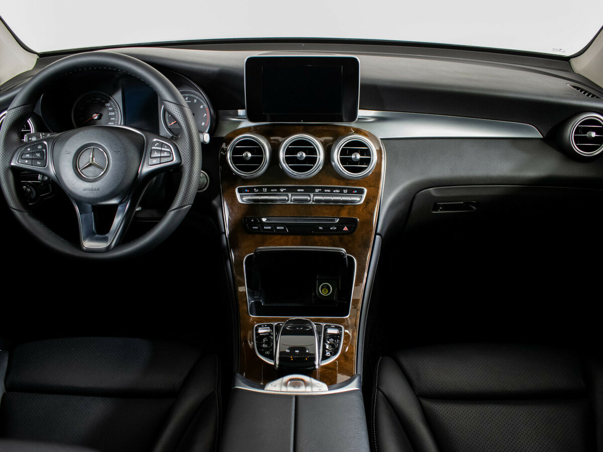 Mercedes-Benz GLC с пробегом — 2017 год. Фото: #11