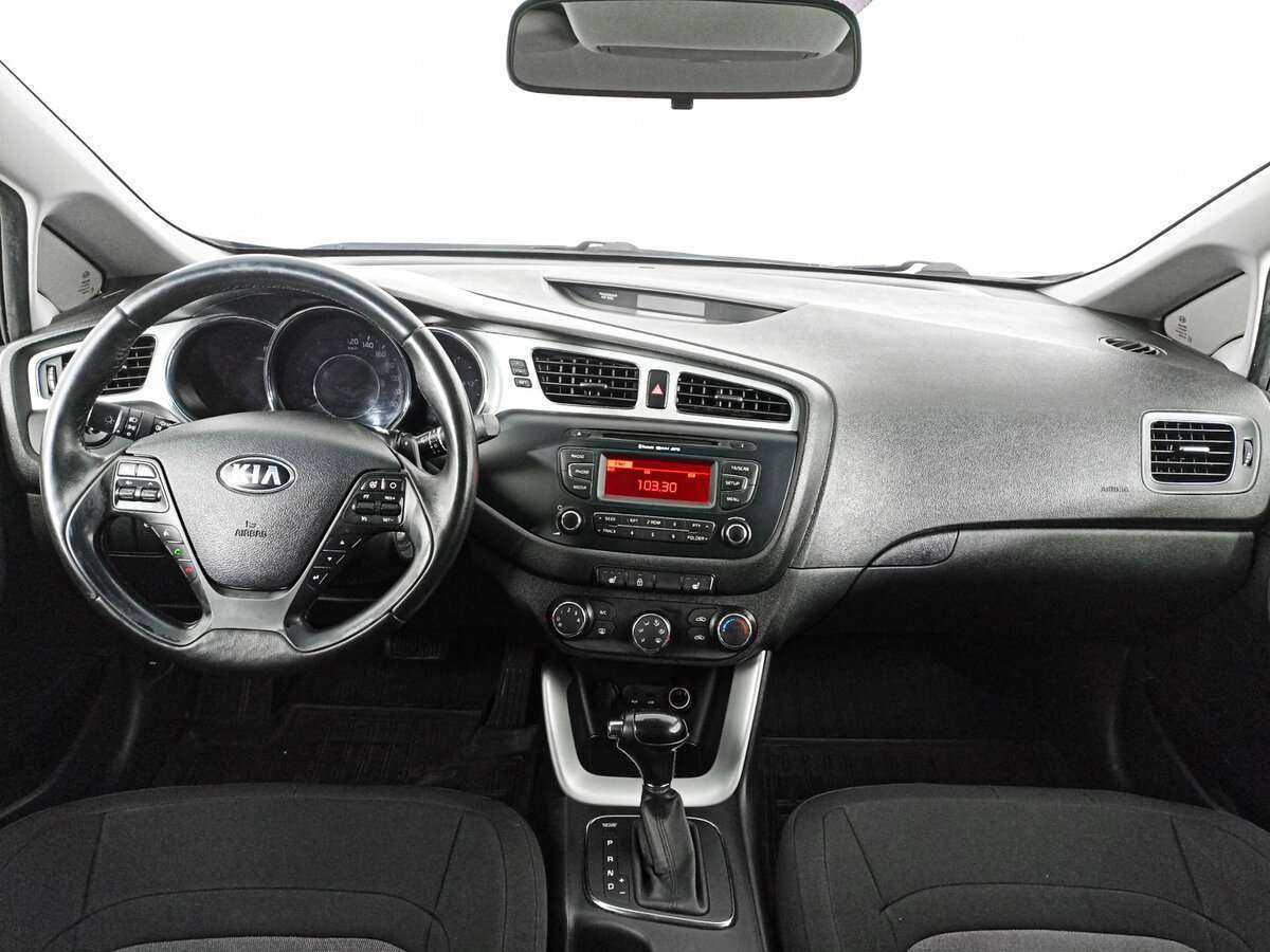 Kia Ceed с пробегом — 2012 год. Фото: #11