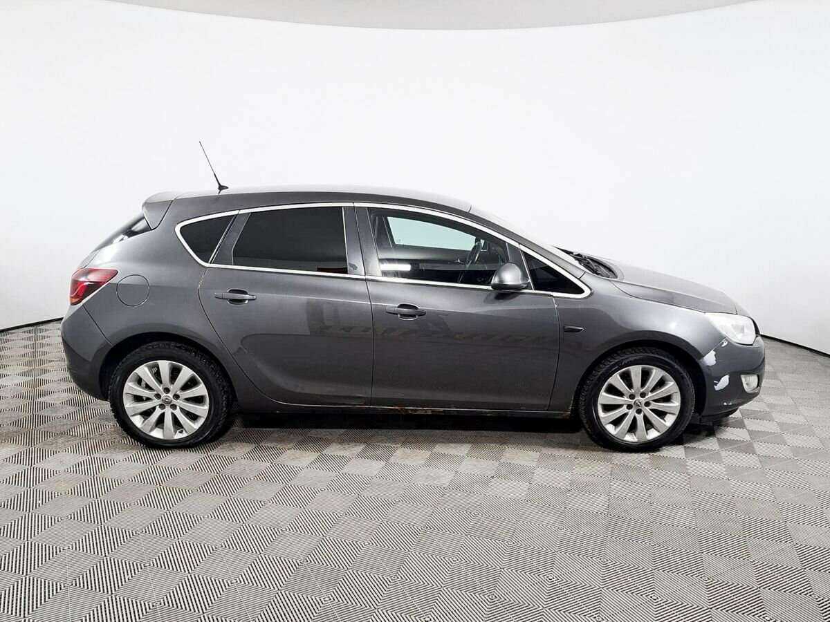 Opel Astra с пробегом — 2011 год. Фото: #3