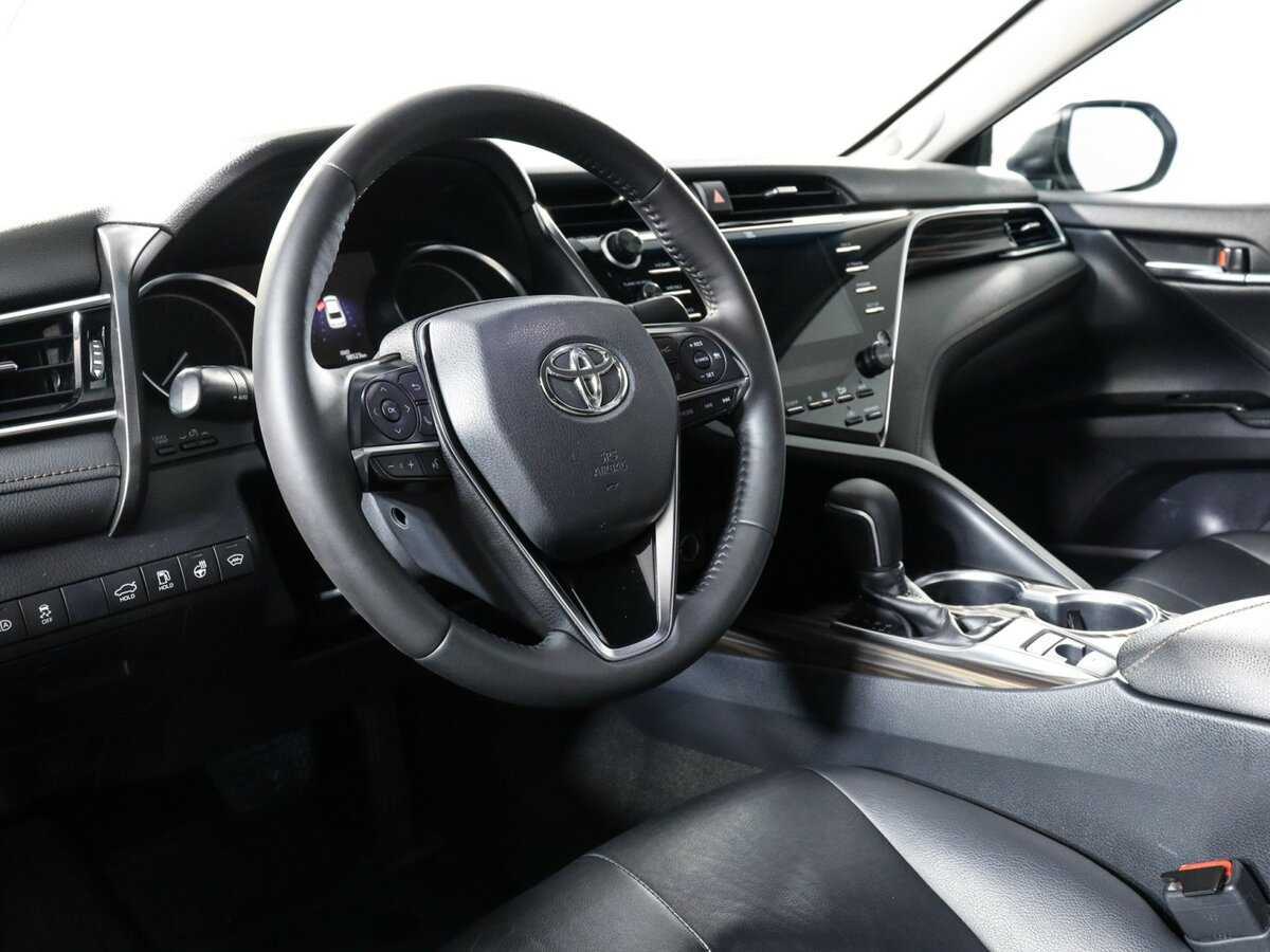 Toyota Camry с пробегом — 2019 год. Фото: #10