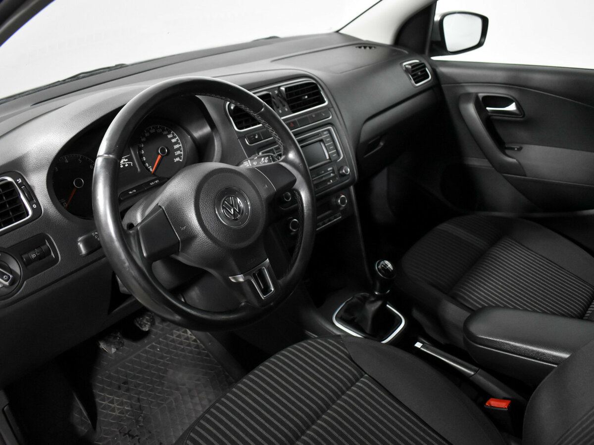 Volkswagen Polo с пробегом — 2015 год. Фото: #8