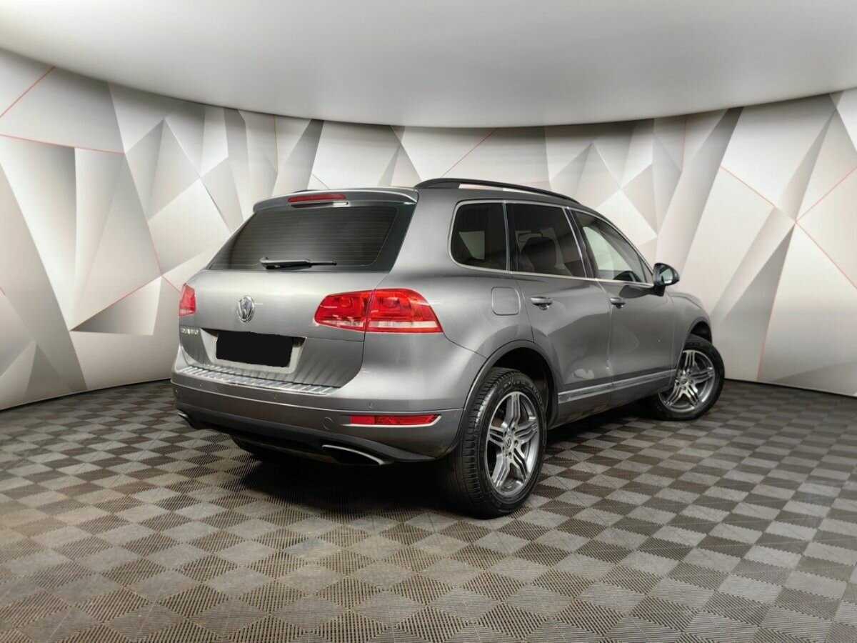 Volkswagen Touareg с пробегом — 2012 год. Фото: #1