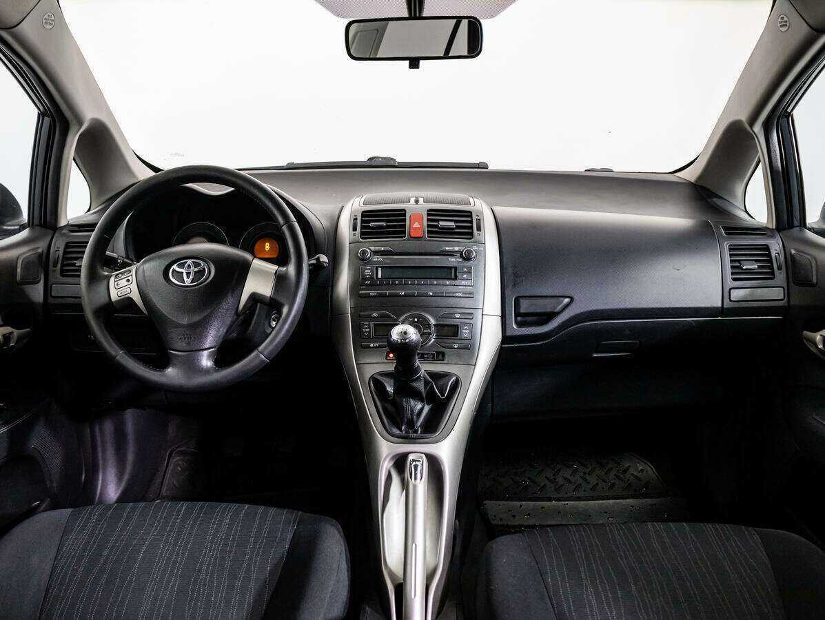 Toyota Auris с пробегом — 2008 год. Фото: #12