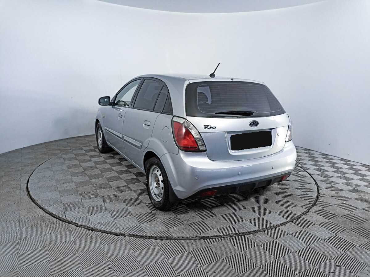 Kia Rio с пробегом — 2010 год. Фото: #6
