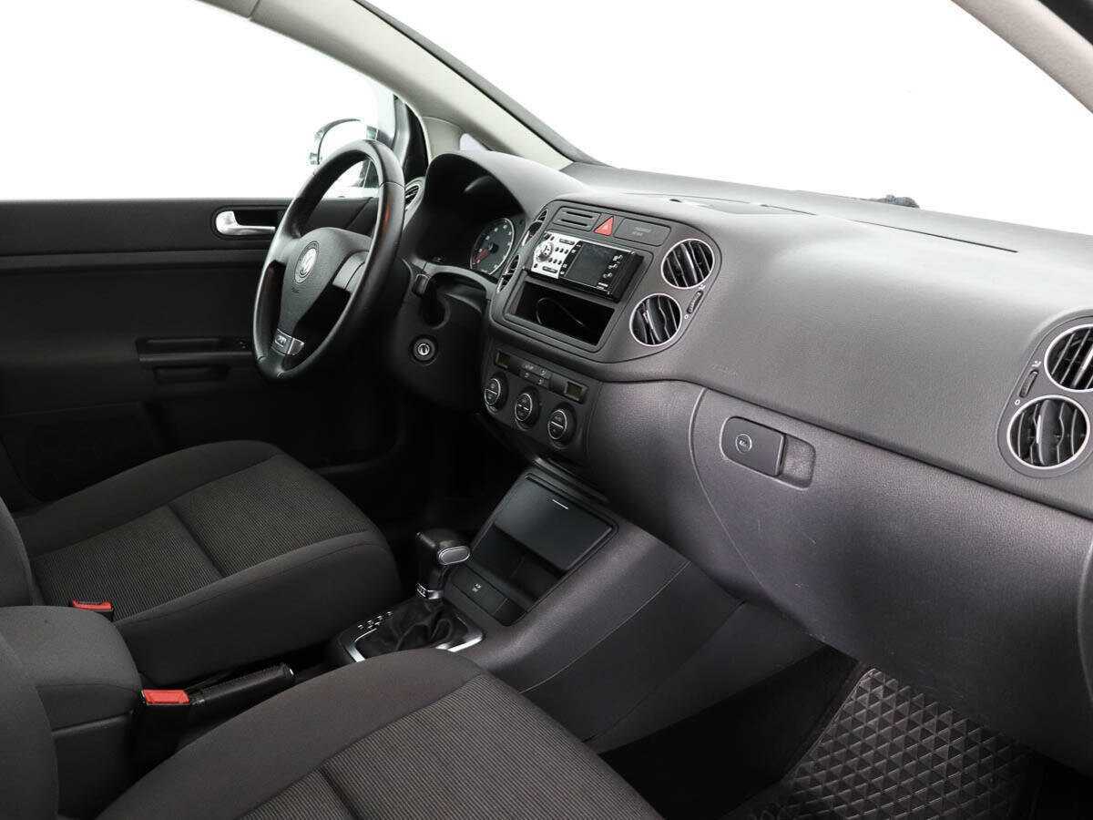 Volkswagen Golf Plus с пробегом — 2008 год. Фото: #8