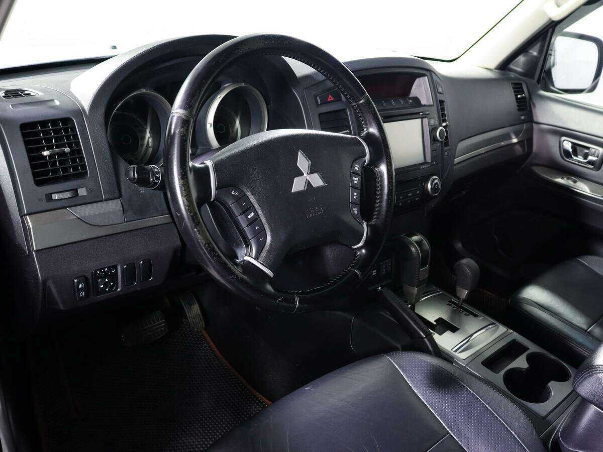 Mitsubishi Pajero с пробегом — 2011 год. Фото: #12