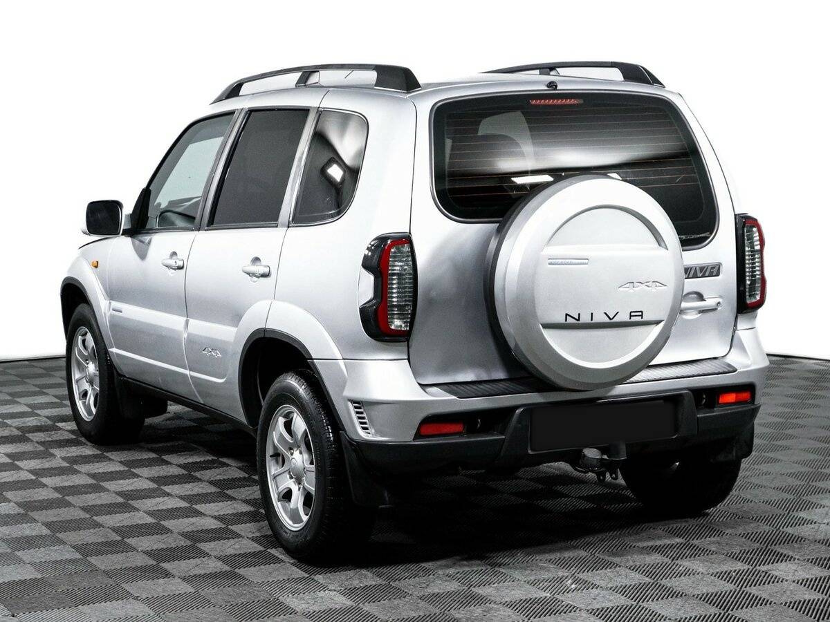 Chevrolet Niva с пробегом — 2010 год. Фото: #6