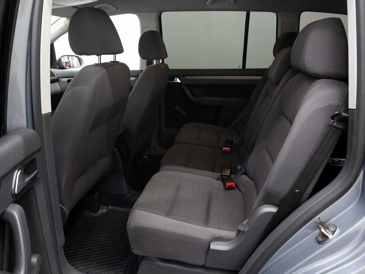 Volkswagen Touran с пробегом — 2008 год. Фото: #8