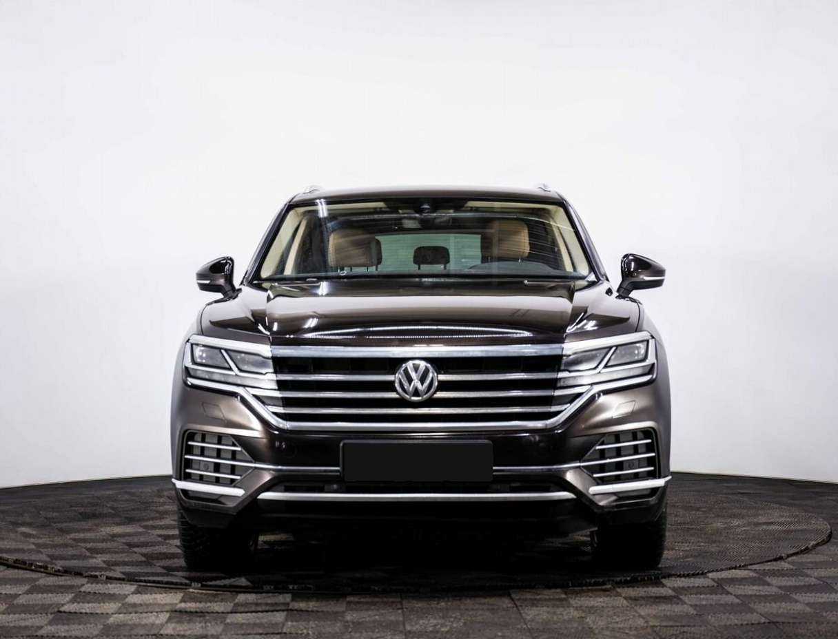 Volkswagen Touareg с пробегом — 2018 год. Фото: #1