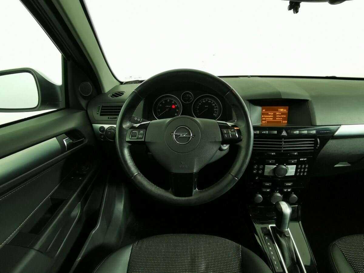 Opel Astra с пробегом — 2011 год. Фото: #14