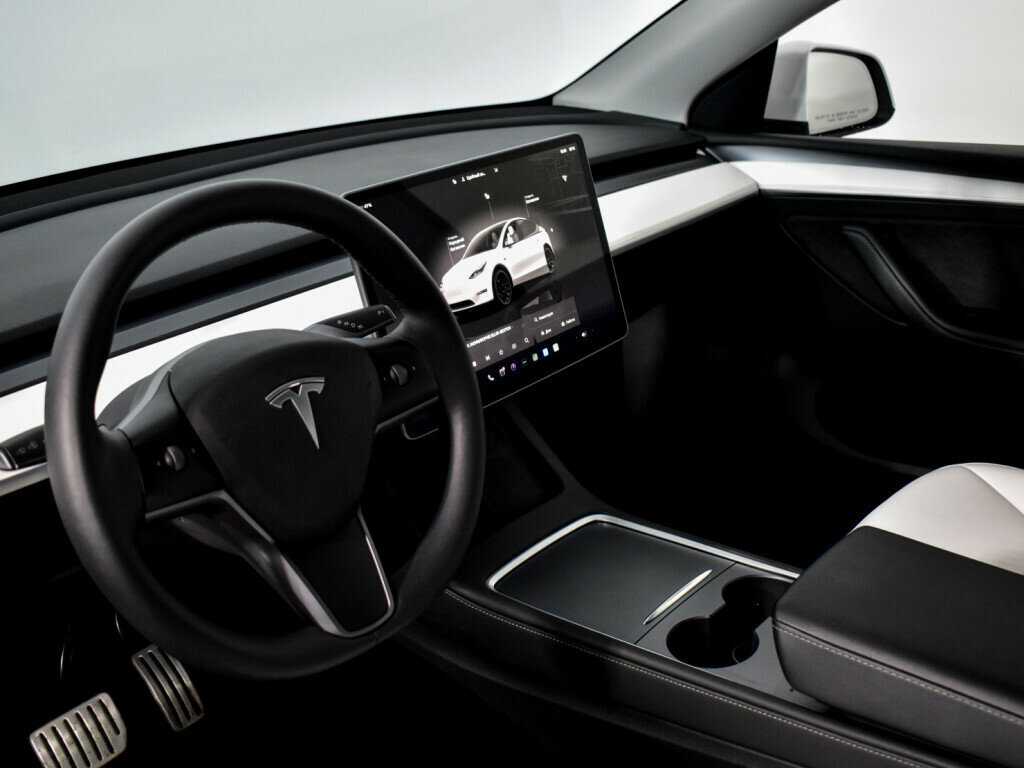 Tesla Model Y с пробегом — 2022 год. Фото: #14