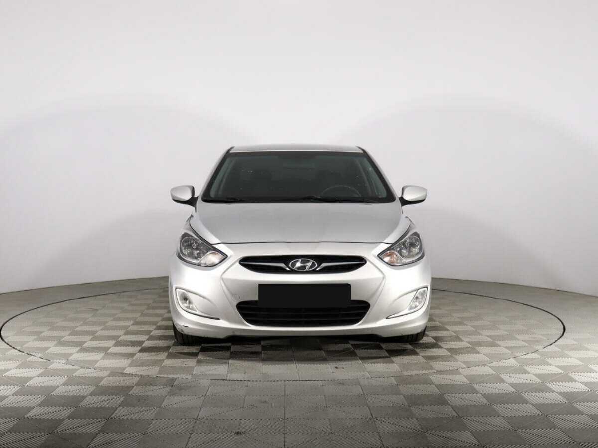 Hyundai Solaris с пробегом — 2012 год. Фото: #1
