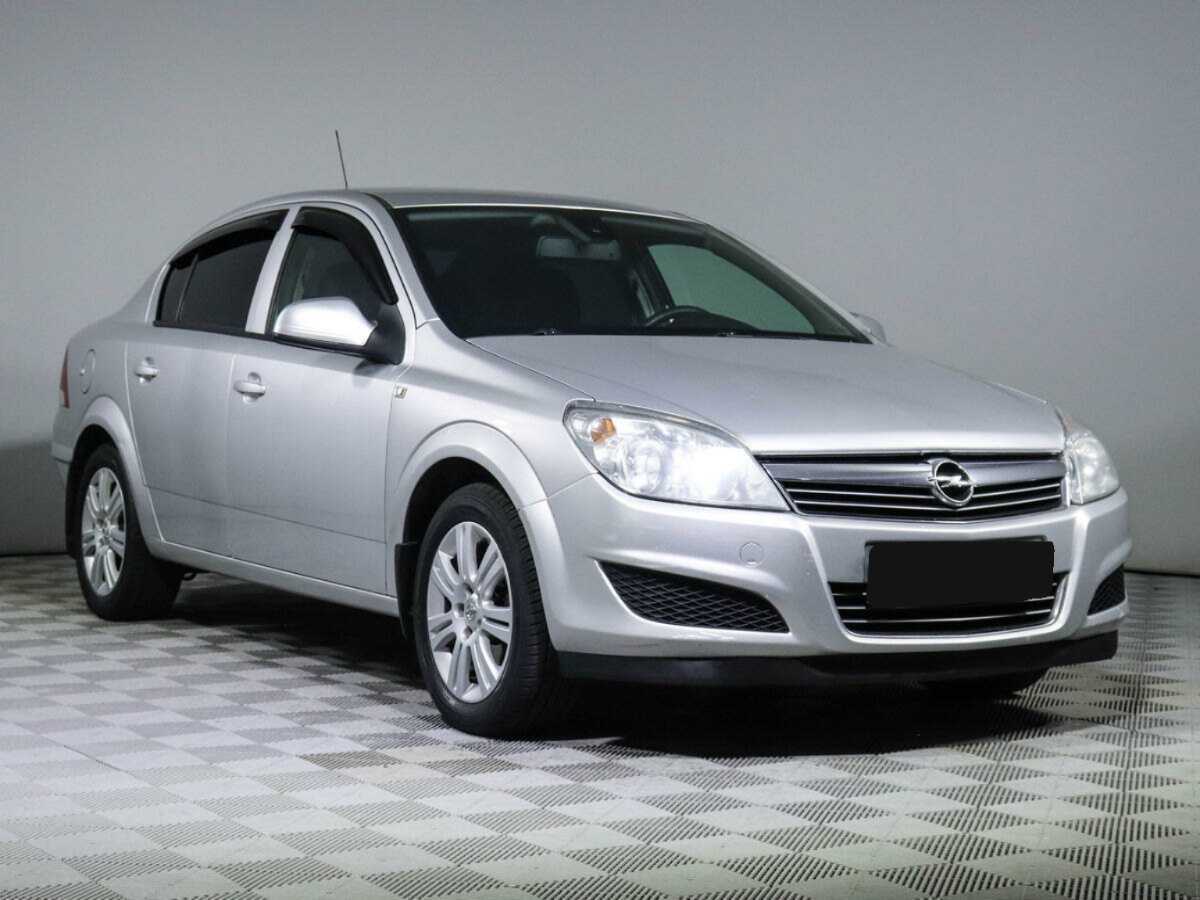 Opel Astra с пробегом — 2011 год. Фото: #2