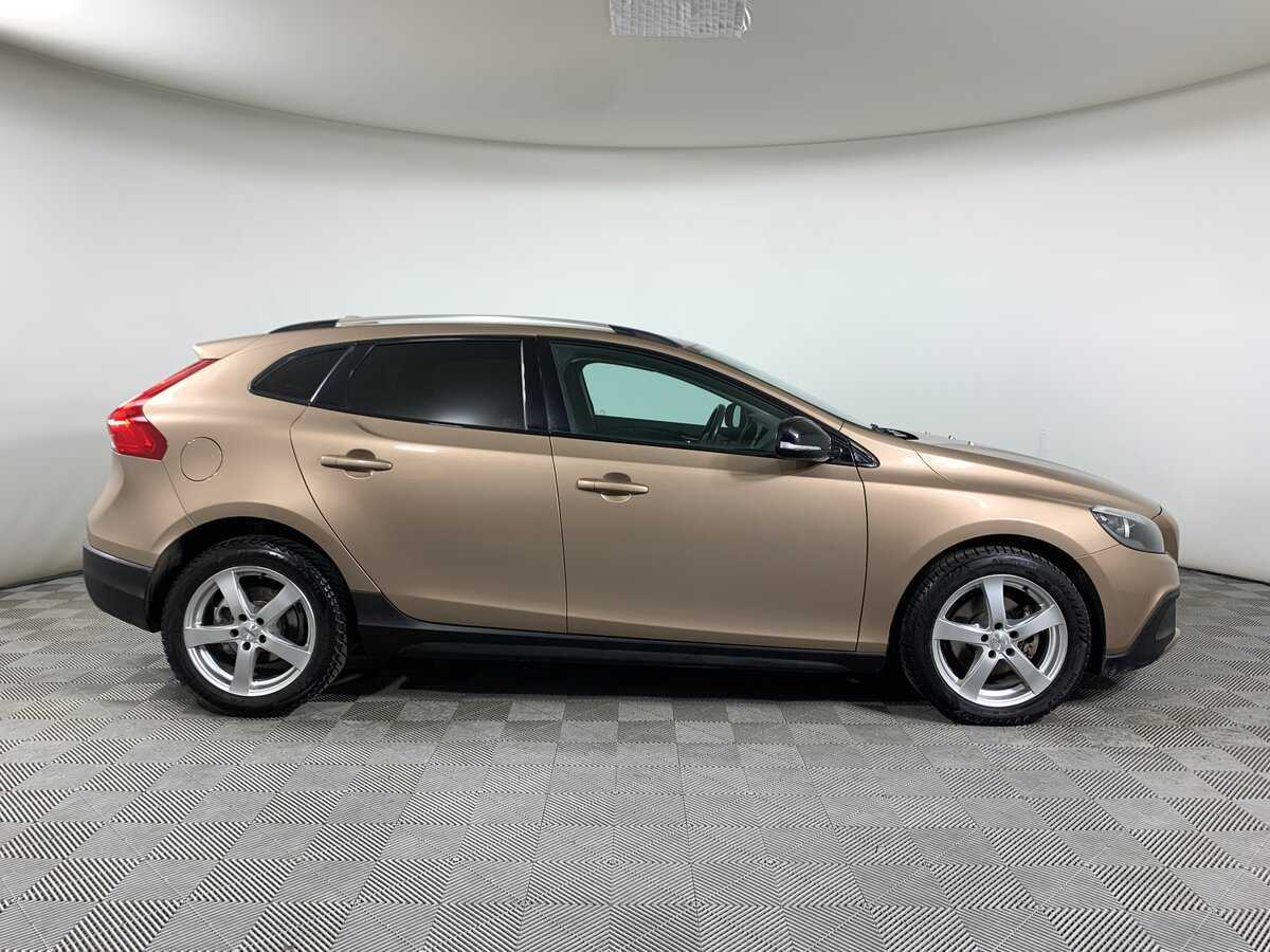 Volvo V40 с пробегом — 2015 год. Фото: #3