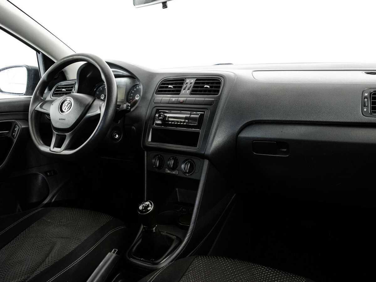 Volkswagen Polo с пробегом — 2017 год. Фото: #6
