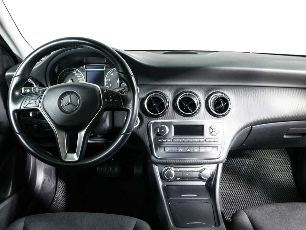 Mercedes-Benz A-Класс с пробегом — 2015 год. Фото: #11