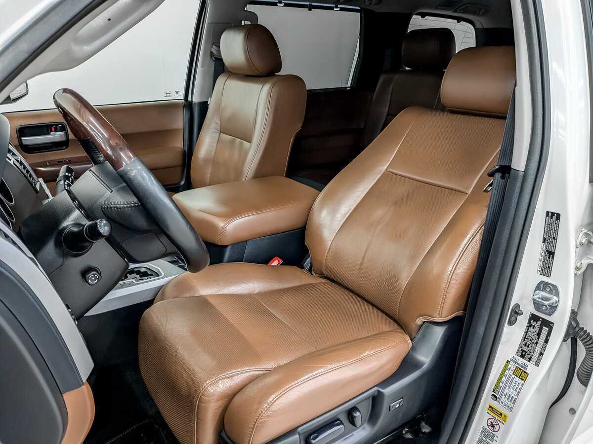 Toyota Sequoia с пробегом — 2013 год. Фото: #19
