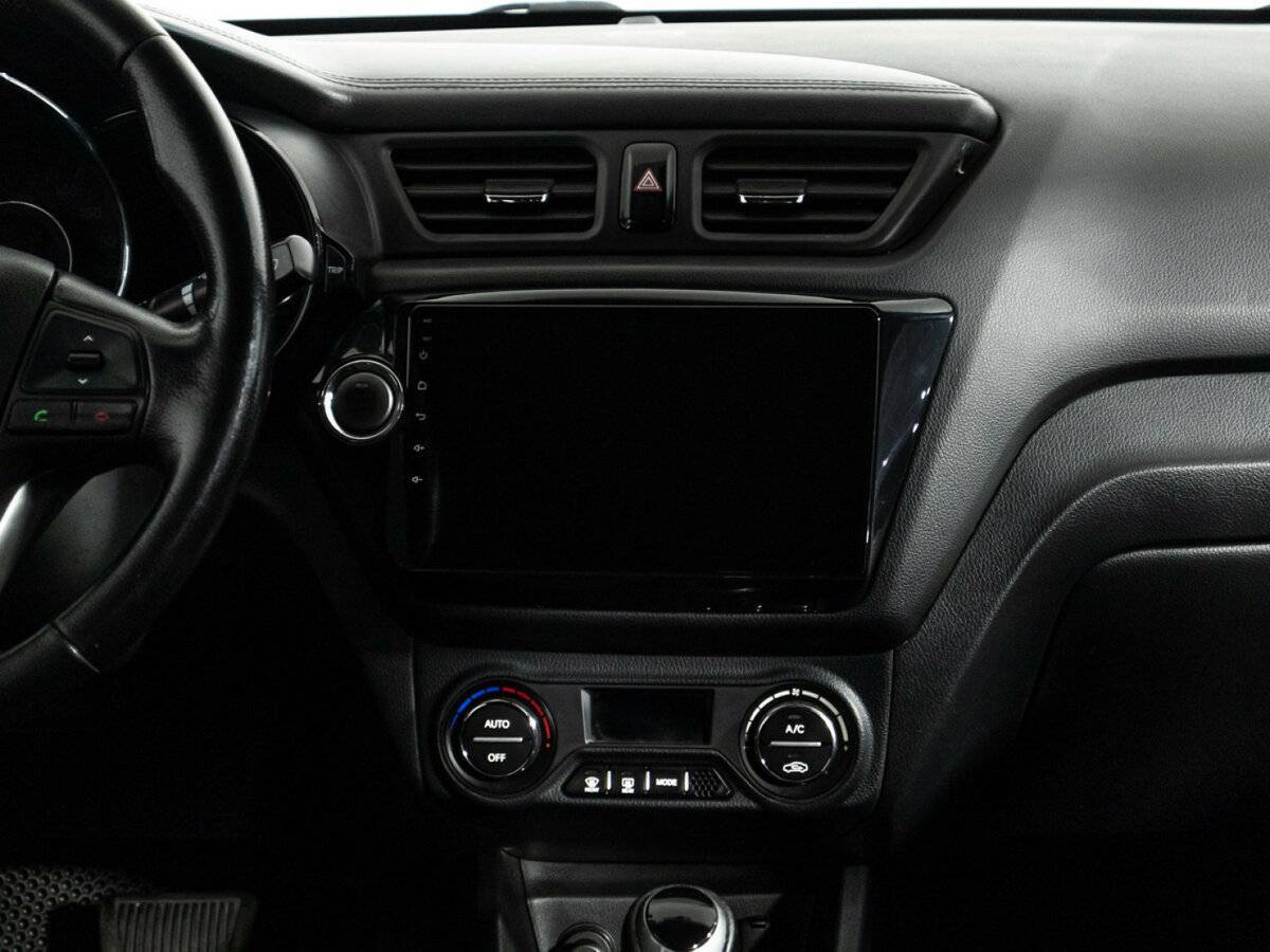 Kia Rio с пробегом — 2011 год. Фото: #13