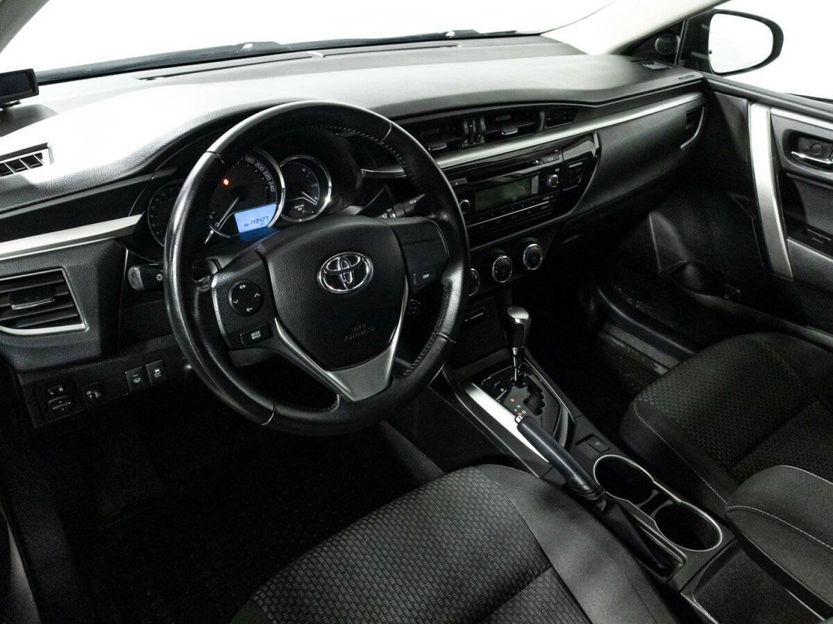 Toyota Corolla с пробегом — 2013 год. Фото: #10