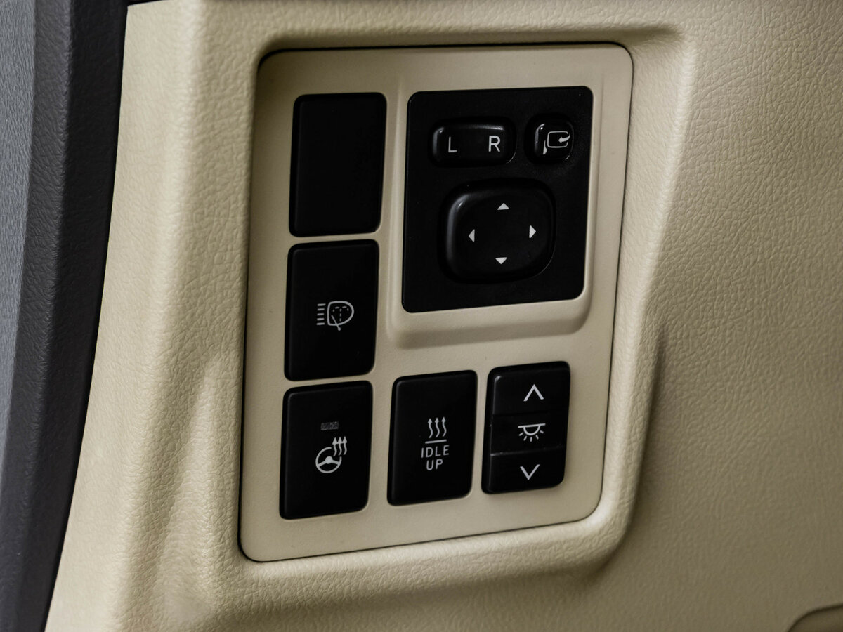 Toyota Land Cruiser Prado с пробегом — 2016 год. Фото: #17