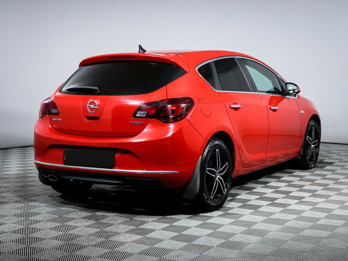 Opel Astra с пробегом — 2013 год. Фото: #3