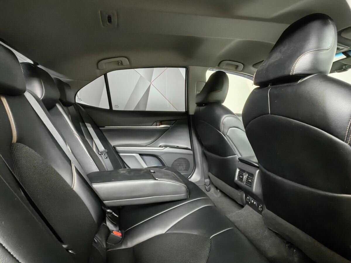 Toyota Camry с пробегом — 2019 год. Фото: #11
