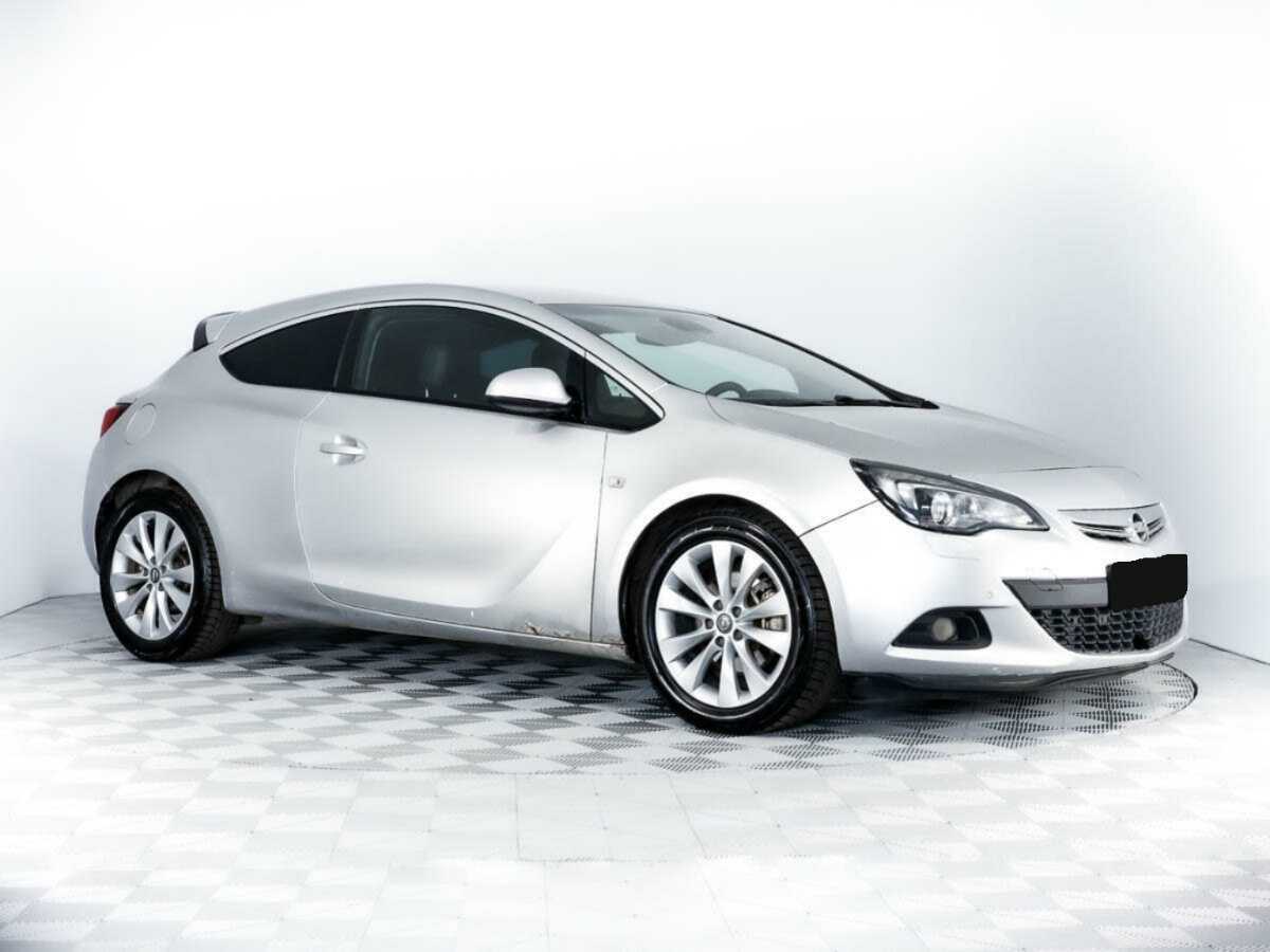 Opel Astra с пробегом — 2012 год. Фото: #2