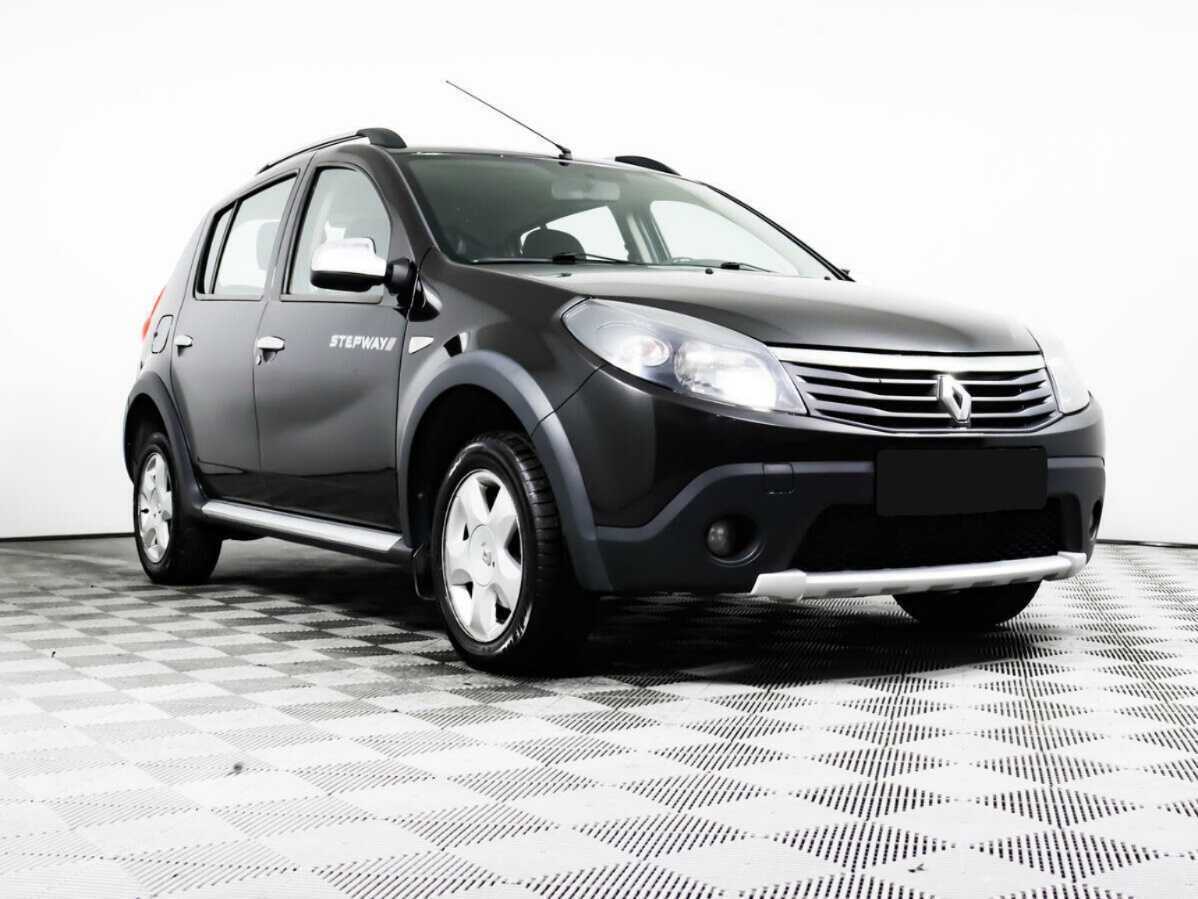 Renault Sandero с пробегом — 2013 год. Фото: #2