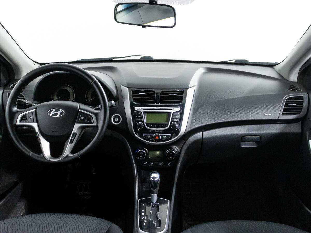 Hyundai Solaris с пробегом — 2011 год. Фото: #12